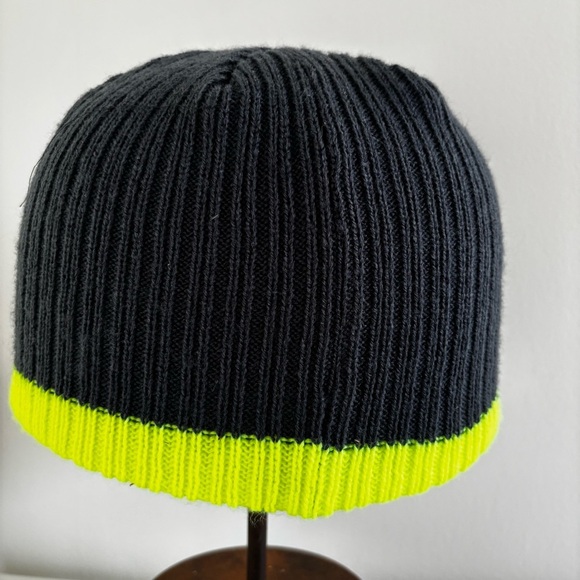 Nike youth kids boys black yellow stripe winter ribbon knit beanie cap - Picture 2 of 5